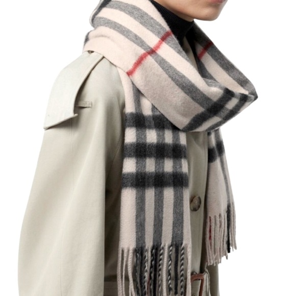 BURBERRY LONDON CLASSIC CHECK CASHMERE SCARF. - Picture 1 of 7